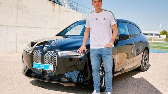 BMW раздал авто игрокам Реала