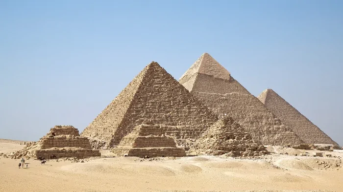 Может быть еще больше: археологи нашли аномалию вблизи Великой пирамиды Гизы (фото)