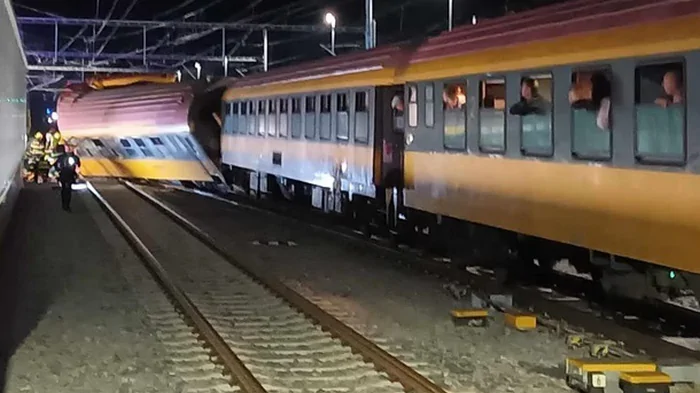 Авария поездов в Чехии: перевозчик отказался от 13 вагонов