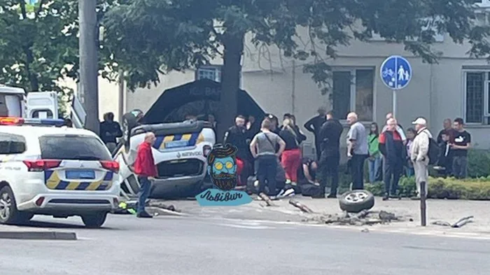 Во Львове ДТП с авто полиции, семь пострадавших