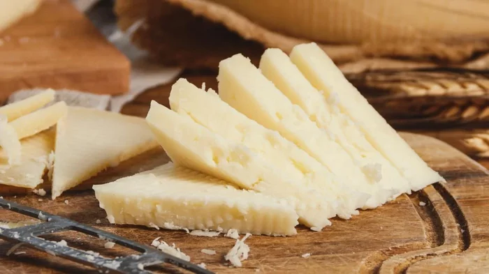 Сыр делает счастливее и способствует здоровому старению: неожиданный вывод ученых