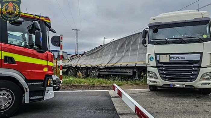 В Польше электричка столкнулась с грузовиком: есть погибшие