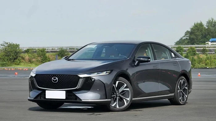 Новая «шестерка» Mazda выходит на рынок: подробности и цены (фото)